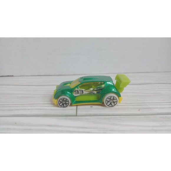 Hot Wheels 2017 HW Glow Wheels FAST 4WD on INTERNATIONAL SHORT CARD - Picture 2 of 7